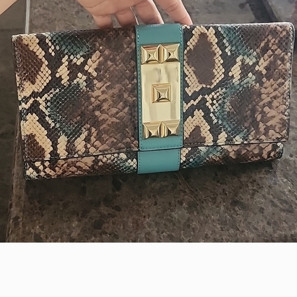 Vince Camuto Handbags - VINCE CAMUTO CLUTCH